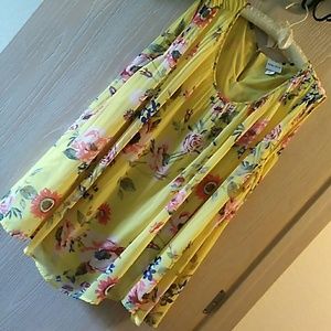 Gorgeous yellow top, swings when you move!